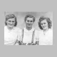 015-0037 Die Schwestern Hilda, Irmgard und Gerda Gudde ca. 1940 .jpg